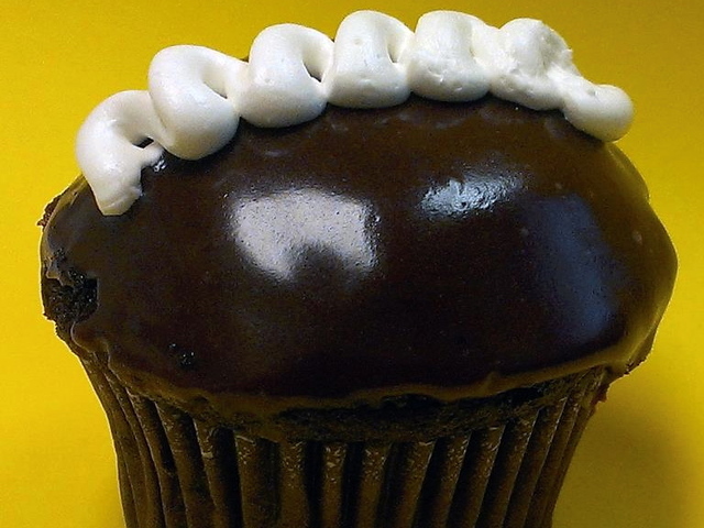 <p>A "Hostess inpsired" cupcake at Leske's Bakery.</p>
