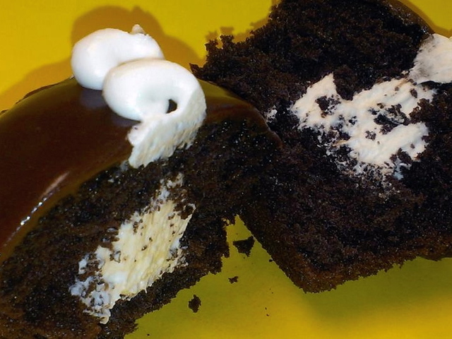 <p>"Hostess inspired" cupcakes at Leske's Bakery.</p>
