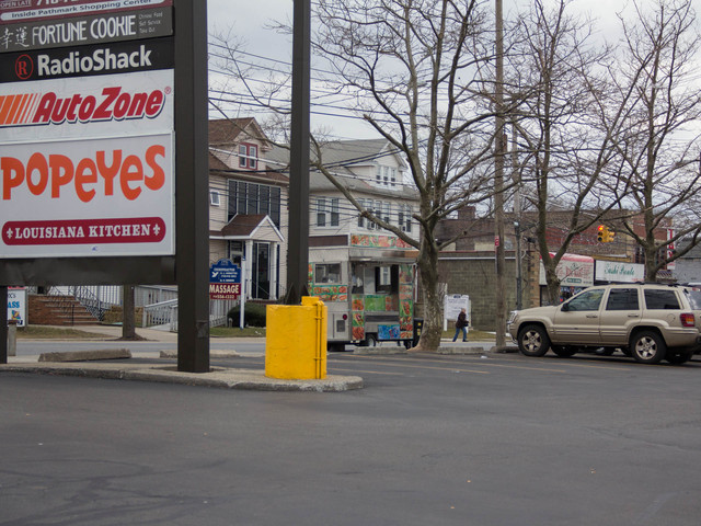 <p>Staten Island residents have complained that the growing number of halal food trucks are causing traffic problems in already busy parking lots, like this lot off Forest Avenue, Feb. 25, 2013.</p>
