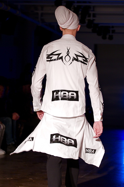 <p>Back details of white cotton look and shirt tied around the waist echoing graphics</p>

