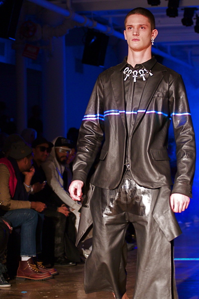 <p>Tailored leather look with open seam pants</p>
