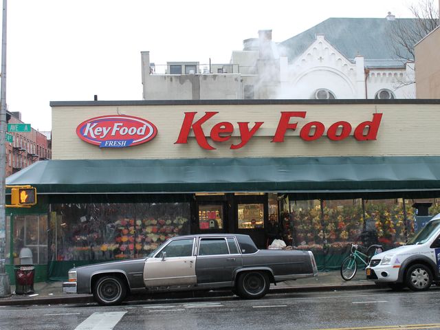 <p>Key Food Manager Eddie Suarez said he expected long lines Friday as people shopped in preparation for the blizzard.</p>
