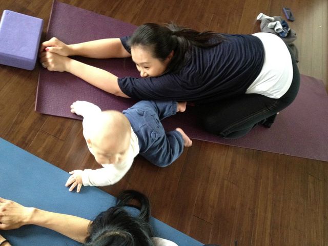 <p>&lsquo;Mommy and Me&rsquo; program allows new moms to bond with their babies through yoga.</p>
