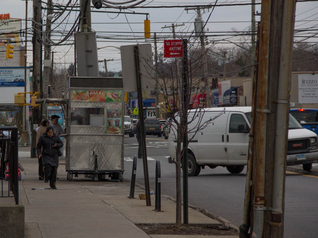 <p>Staten Island residents have complained that the growing number of halal food trucks that are setting up shop in front of parking lots are making traffic worse in those areas, Feb. 25, 2013.</p>
