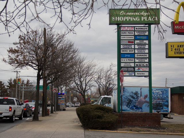 <p>Some residents complain that the food trucks are not subject to the same level of scrutiny as restaurants, Feb. 25, 2013.</p>
