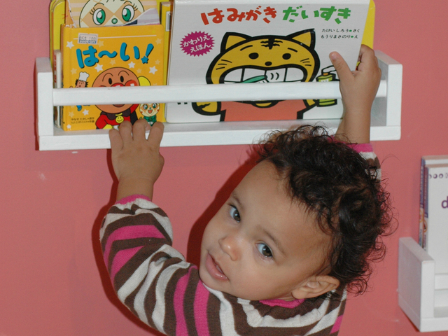 <p>One-year-old Sayuri's mom speaks French to her, and her father, Nathan Dubeau, speaks Japanese to her.</p>
