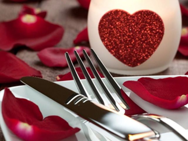 <p>London Lennie's wants to keep your attention away from cooking duties this Valentine&rsquo;s Day by offering a high-end seafood take-out dinner.</p>

