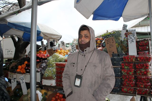 <p>The fruit vendor on Broadway at 73rd&nbsp;Street said he planned on staying out through the storm.&nbsp;</p>
