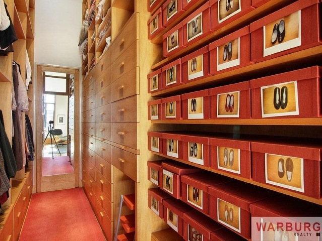 <p>The master bedroom has a walk-in closet with ample built-in shelves and drawers.</p>
