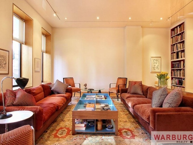 <p>The airy loft has oversized windows on two sides and ample room for entertaining.&nbsp;</p>
