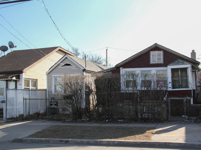 <p>Neighbors said they fear the homes at 774 and 776 New Dorp Lane have mold and will topple down in the next storm, due to a crack in the back of one of the homes' concrete wall. Residents said the homes have been abandoned for years, but Hurricane Sandy left them in even worse shape.</p>
