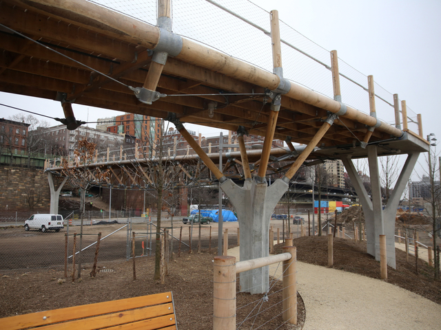 <p>Squibb Bridge provides sweeping views of the Lower Manhattan skyline.</p>
