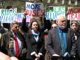 Disgruntled Commuters Ask MTA to Spend Surplus Improving Service