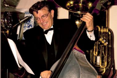 Sofia's Restaurant at the Hotel Edison, a 37-year-old Italian eatery and jazz club that also hosts popular twice-weekly shows by Grammy Award-winning Vince Giordano and the Nighthawks, will shut down in August 2013, Giordano and restaurant employees confirmed.