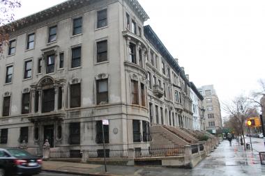 Opponents of a City College plan to add a three story addition to a Convent Avenue townhouse that will be the home of the Colin Powell School for Civic and Global Leadership hope to get the school to tone down the plan after a meeting later this month. The limestone townhouse at 280 Convent Avenue at 141st Street was once proposed as the site for the Charles B. Rangel Center for Public Service at City College.