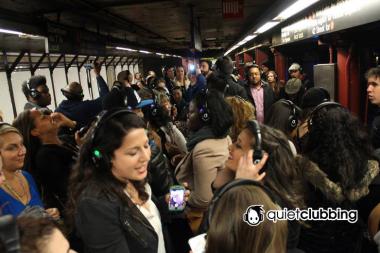 A new subway tour lets 100 participants dance on subways while listening to headphones.