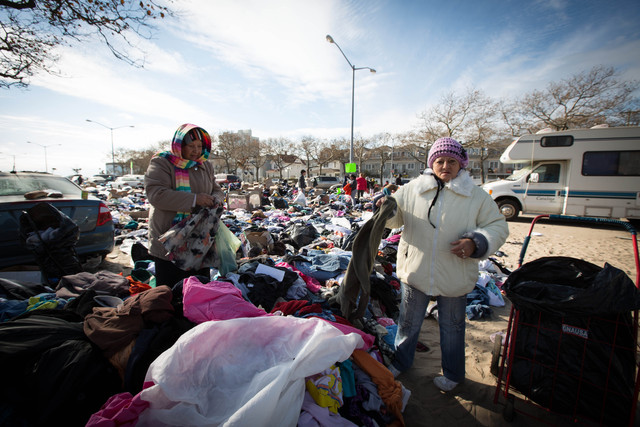 <p>Carmen Nunoz (R), 59, was looking for some warm clothes by Beach 94th street on Nov. 5, 2012 after Hurricane Sandy. Nunoz had to wear five light jackets and a puffy coat to keep warm.&nbsp;</p>
