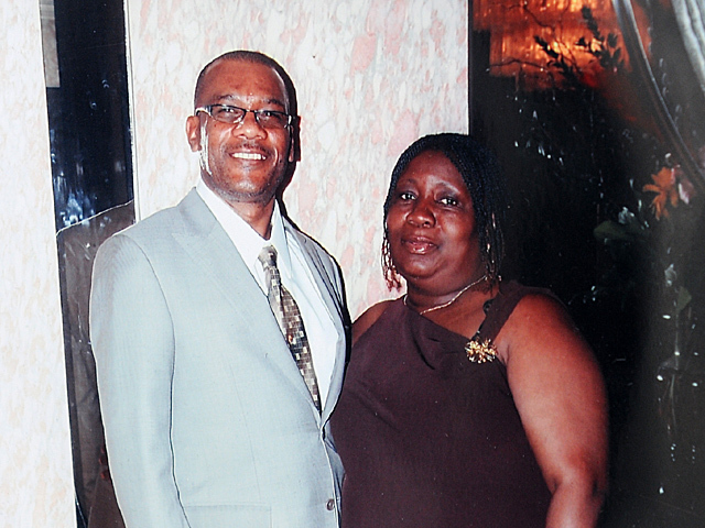 <p>A family photo of Raymond and June Facey.</p>
