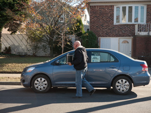 <p>Representatives from FEMA were seen in Howard Beach on Tuesday November 06th, 2012.</p>
