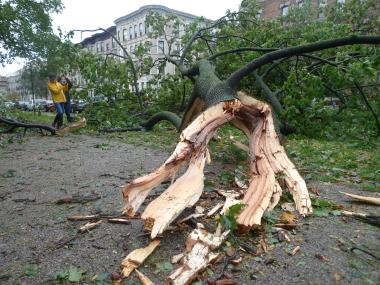Verizon, Time Warner Cable and others reported outages.