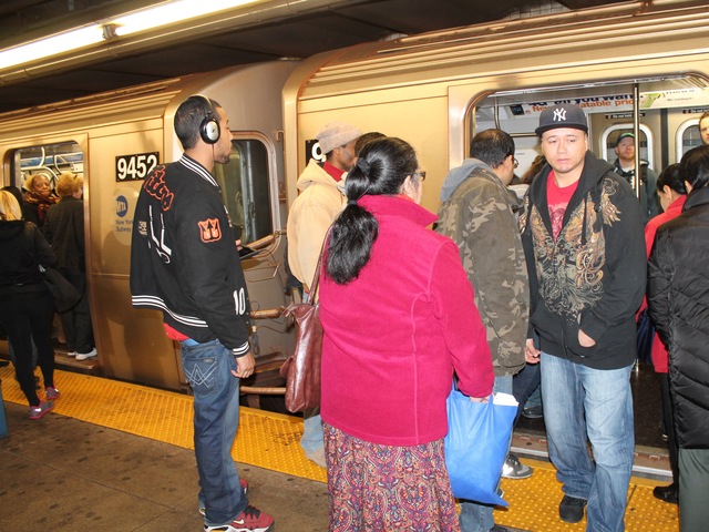 <p>The subways were packed on the first day that service resumed on November 1, 2012, since Hurricane Sandy.</p>
