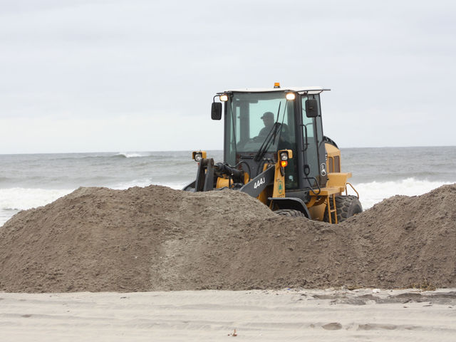 <p>Crews worked to reinforce the beachfront at the Rockaways in preparation for Hurricane Sandy, Oct. 28, 2012.</p>

