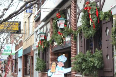  Lincoln Square businesses like the Chicago Brauhaus show their Christmas spirit. 