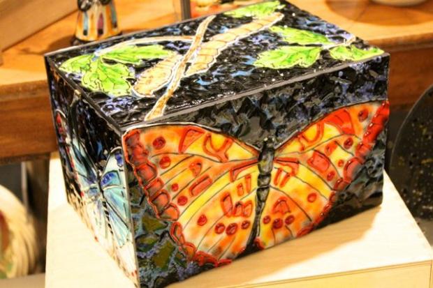   Gallery 41, a pop-up shop featuring American made folk art will be open during the month of December at 1941 W. Division St.   
  Hours are 2-6 p.m. Monday to Thursday and 11 a.m. to 7 p.m. Friday to Sunday. The phone number is 773-712-8489.&nbsp;  
