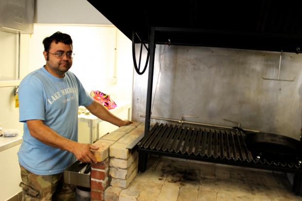  A local couple is ready to open their walk-up restaurant to serve White Sox fans. 
