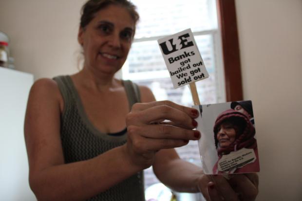  Workers at the employee-owned New Era Windows installed their first set of windows at Chicago activist Stephanie Weiner's shop, Revolutionary Lemonade Stand. 
