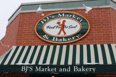  The BJ's Market & Bakery restaurant in Auburn Gresham will hand out 2,300 free dinners from 3 p.m. to 7 p.m. Tuesday, Dec. 17, 2013. 
