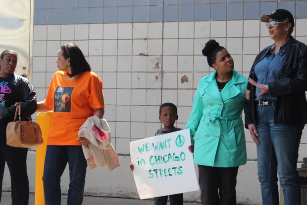  Lunden Gregory and mothers of victims plan to hold weekly rallies on Martin Luther King Drive. 