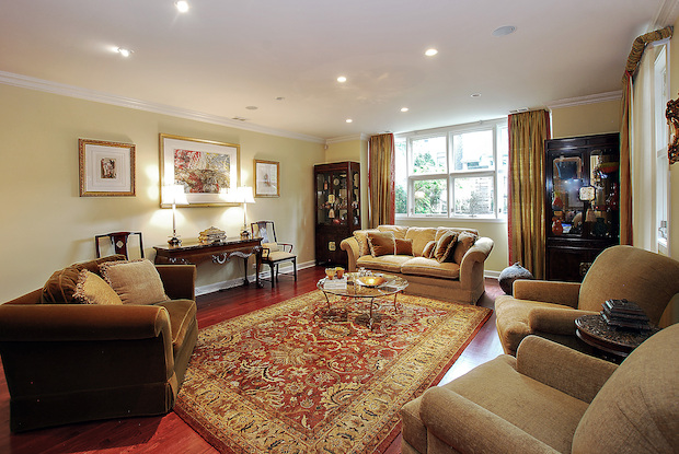   At 956 W. Montana Ave. there is a rooftop deck and a gourmet eat-in kitchen, among other features.  