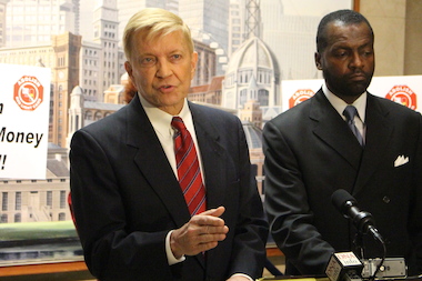  Ald. Bob Fioretti is calling for Board of Education member Deborah Quazzo to resign. 