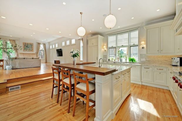   At 441 W. Belden Ave., there are six bedrooms and 5&frac12; bathrooms, according to Sachs Wong.  