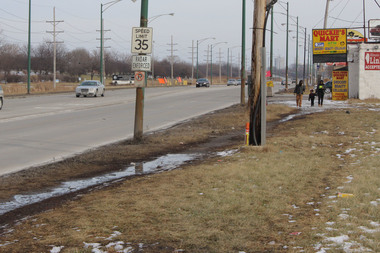  Residents on the Far South Side are forced to walk along a busy street or in the mud when going to the grocery store. Some areas along 130th Street by the Rosebud Farm Grocery Store are so narrow that pedestrians don't have any option but to walk in the street. The Safety Transportation Advisory Council is working on getting sidewalks built. 