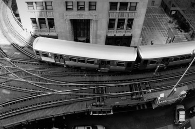  An "L" train in the Loop 