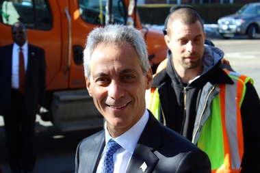  Mayor Rahm Emanuel with a pothole crew a year ago. 