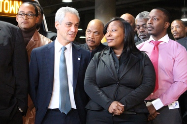  Mayor Rahm Emanuel talks with Jakeisha Beals, a successful graduate of the Second Chance program. 