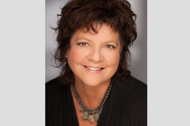  Cynthia Xerogianes is an outfitter for Trumaker, an online menswear company that offers personal fittings for built-to-measure shirts, blazers and sweaters. 