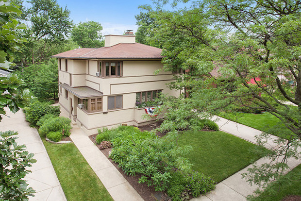  A newly-restored Frank Llyod Wright home just entered the market at $749,000 In Beverly.  