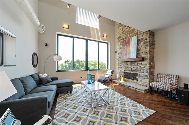  2011 W. Belmont #412 