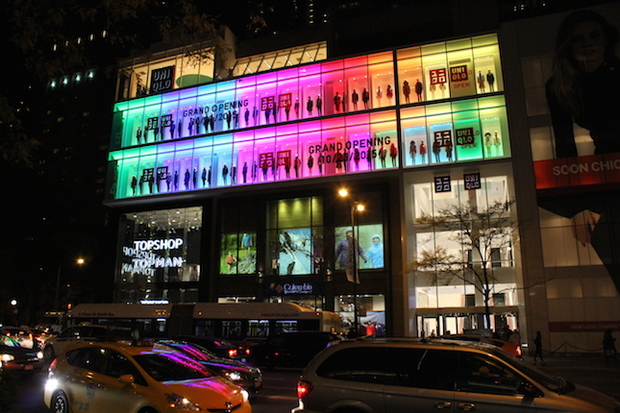  Touting a clothing selection it calls both&nbsp;fashionable and practical, Japanese retailer Uniqlo&nbsp;opened its first Midwest location on the Magnificent Mile Friday. 