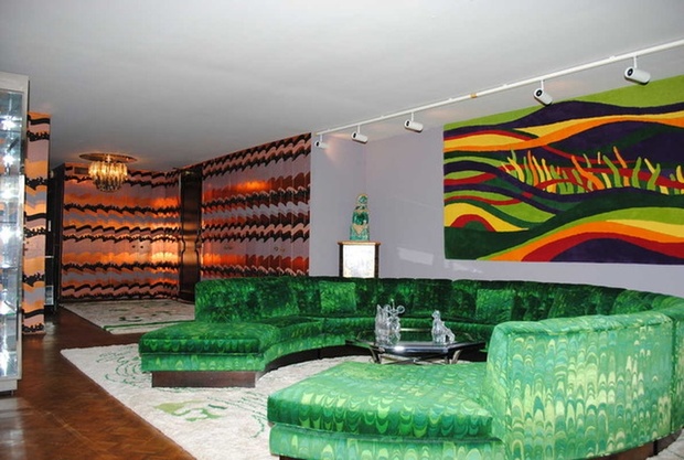  A funky 1970s-decorated apartment is for sale in the West Ridge neighborhood for $158,000. 