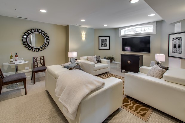  1723 W. Beverly Glen Parkway 
