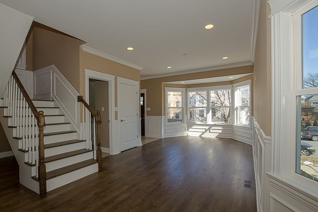  3924 N. Whipple St. 