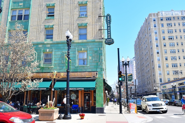  The Belle Shore Hotel apartments building will host a Chicago Market pop-up Saturday from 2:20-5:30 p.m. 