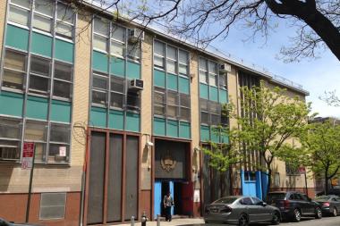  Nine students and two adults were injured after a fluorescent light bulb exploded in a school building shared by P.S. 123 and Success Academy Harlem 5 late Tuesday morning, May 7, 2013, authorities say. 
