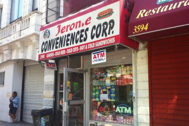  A man died after swallowing a bag of white power in a Bronx bodega, police said. 
