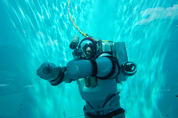  The suit allows the wearer to stay at the same atmospheric pressure as the surface but to plunge to depths of 1,000 feet below sea level.  
